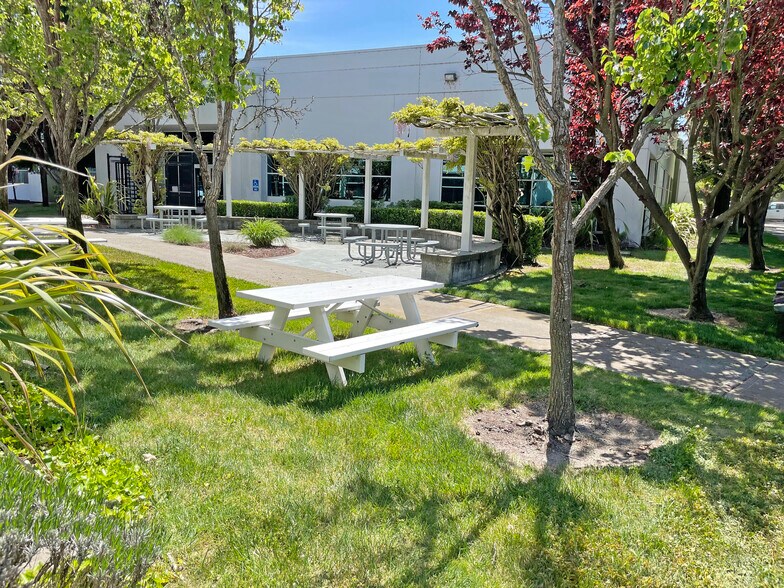 More Photos Of 1450 N McDowell Blvd, Petaluma Research And Development For Lease