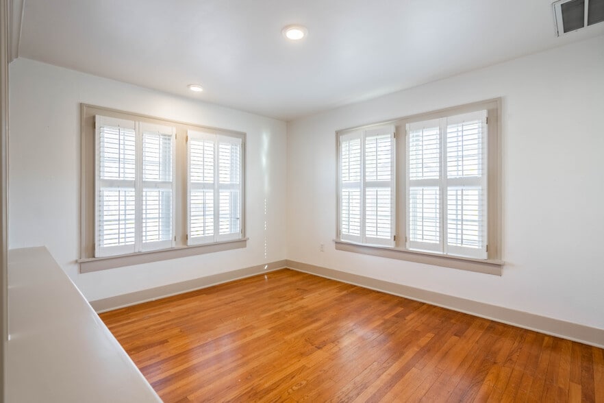 More Photos Of 1107 W Illinois Ave, Midland Office For Lease