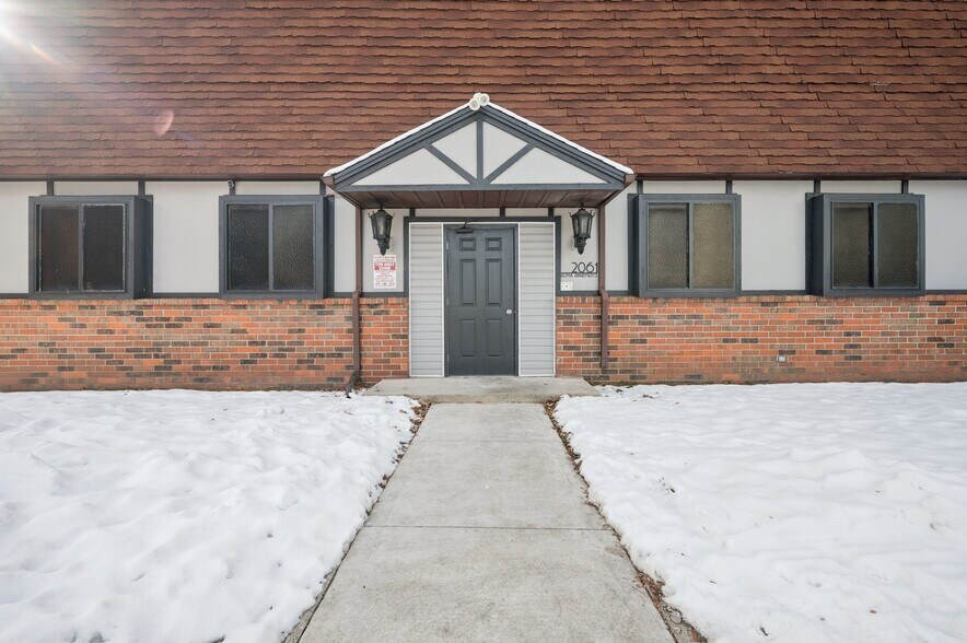 More Photos Of 2061 Tremainsville Rd, Toledo Apartments For Sale