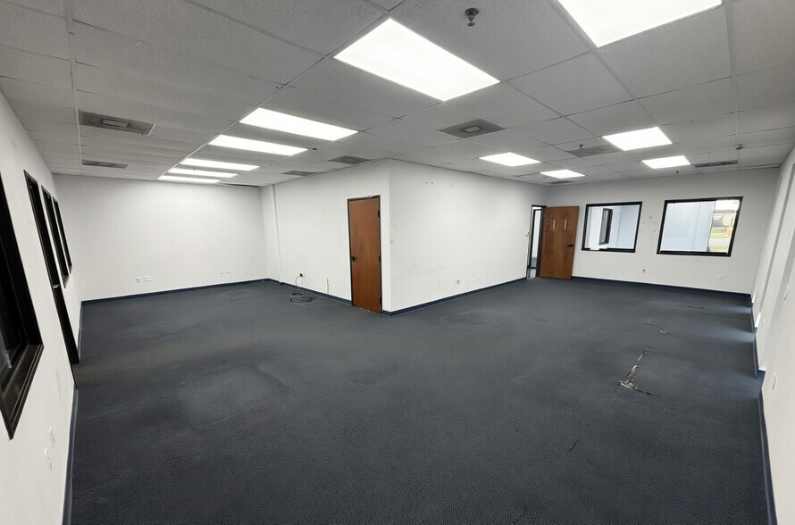 More Photos Of 7436 Tower St, Fort Worth Manufacturing For Sale