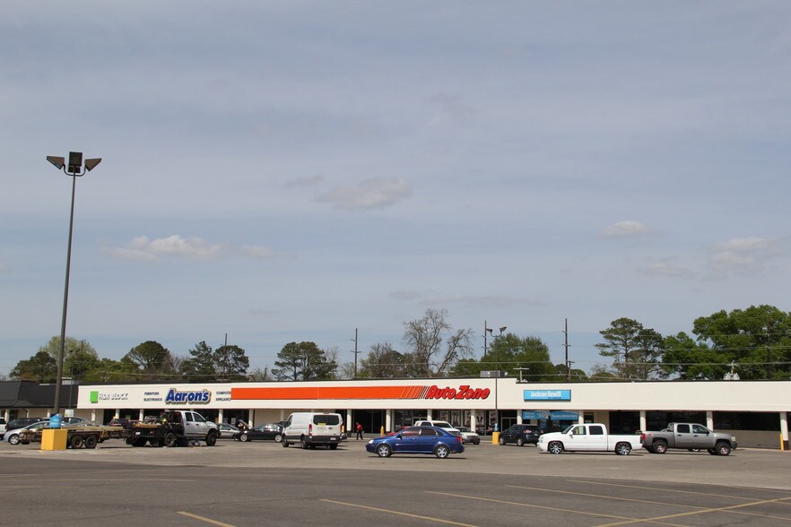 More Photos Of 111-443 MacArthur Dr, Alexandria Unknown For Lease