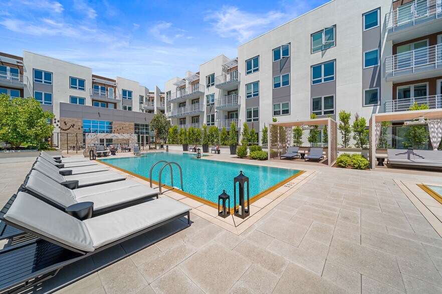 More Photos Of 585 Anton Blvd, Costa Mesa Apartments For Lease