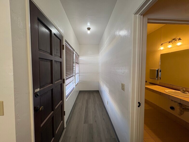 More Photos Of 470 Camino El Estero, Monterey Office For Lease