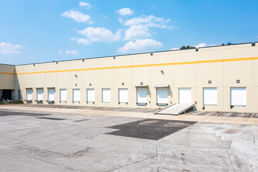 More Photos Of 6600 Cabot Dr, Glen Burnie Warehouse For Lease