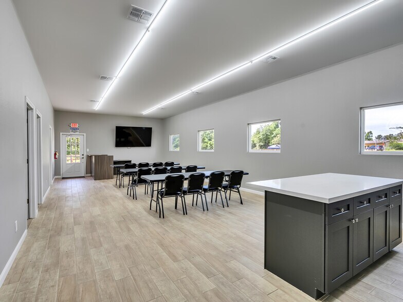 More Photos Of 11395 FM 2432 Rd, Willis Light Manufacturing For Sale