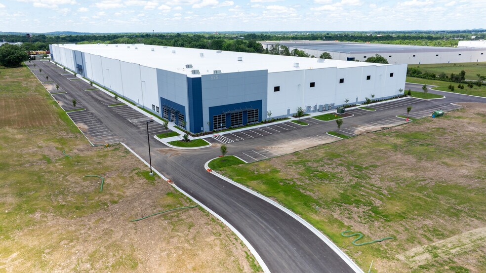 More Photos Of 575 Maddox Simpson Pkwy, Lebanon Distribution For Lease