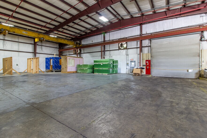 More Photos Of 310 Cypress Rd, Ocala Manufacturing For Sale