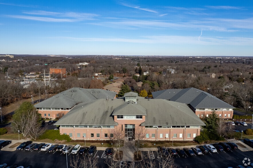 More Photos Of 300 Centerville Rd, Warwick Medical For Lease