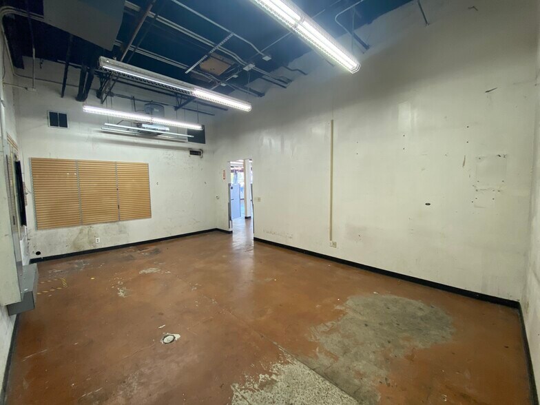 More Photos Of 10998 N I-45, Houston Unknown For Lease
