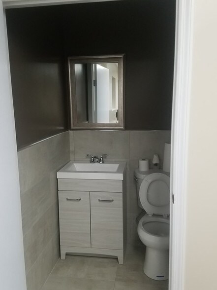 More Photos Of 828 Hempstead Tpke, Franklin Square Medical For Sale