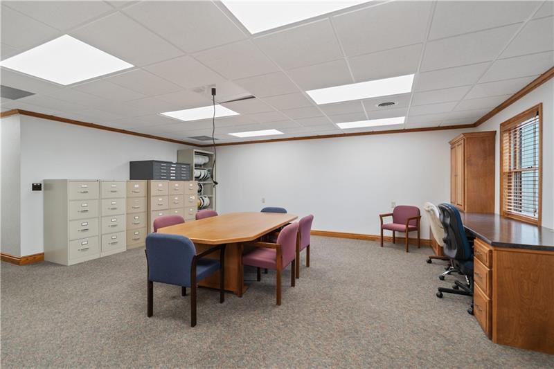 More Photos Of 114 Oil Ln, Hunker Office For Lease