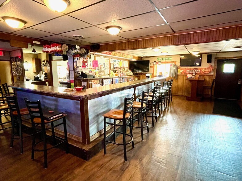 More Photos Of 2002 Midway Rd, Menomonie Restaurant For Sale
