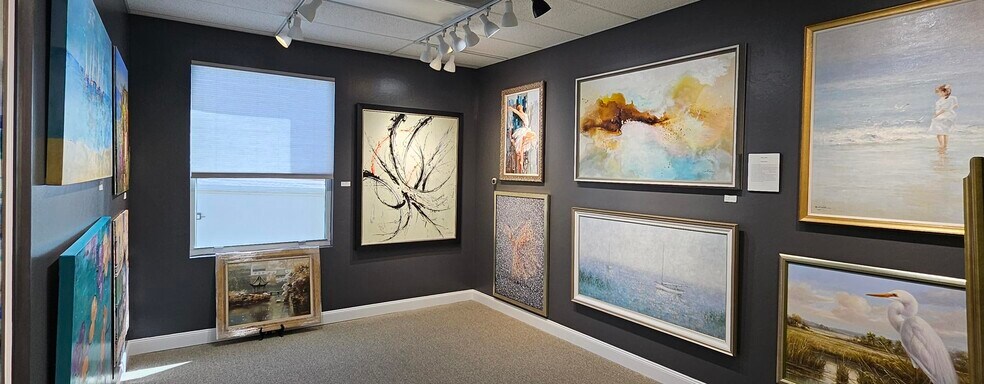 More Photos Of 2154 Trade Center Way, Naples Showroom For Sale