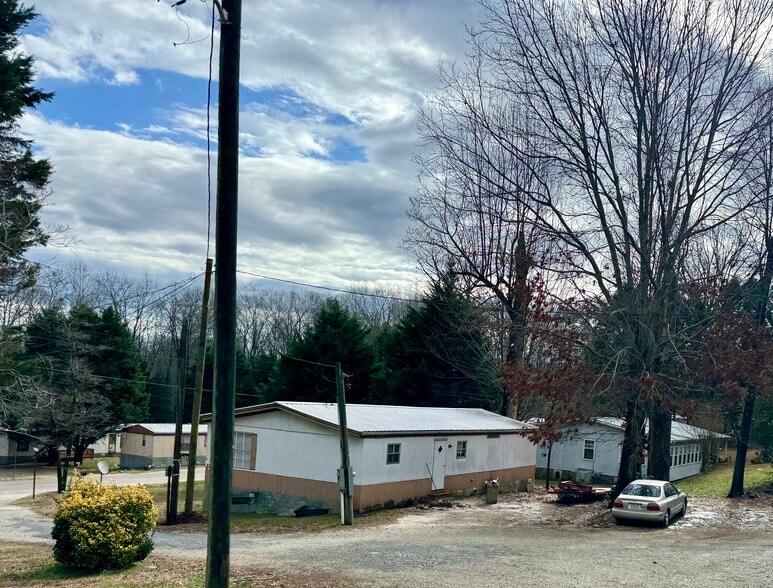 More Photos Of 170 Dogwood Ext, Toccoa Manufactured Housing Mobile Home Park For Sale