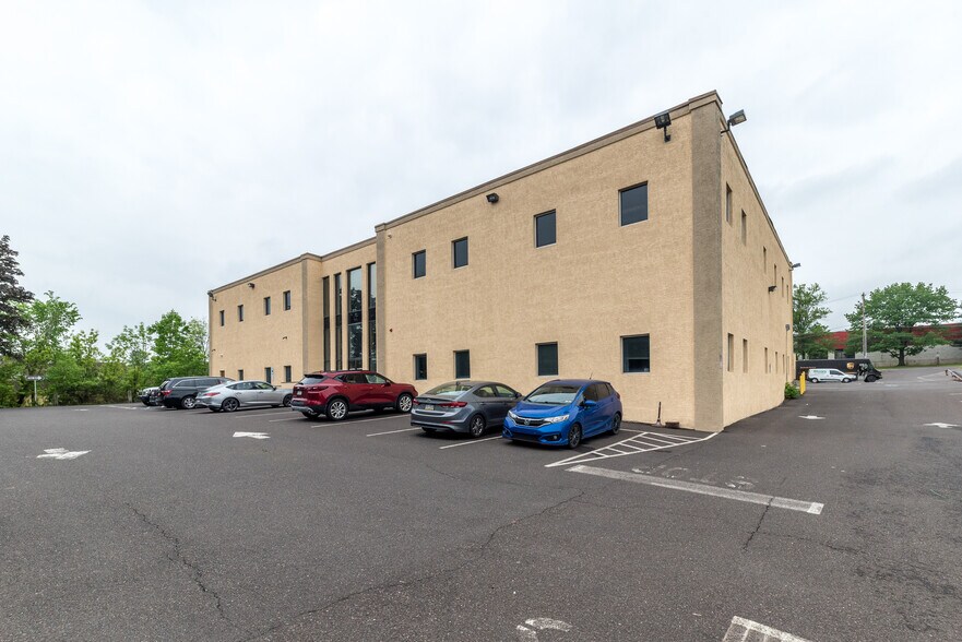More Photos Of 271 Bethlehem Pike, Colmar Office For Lease
