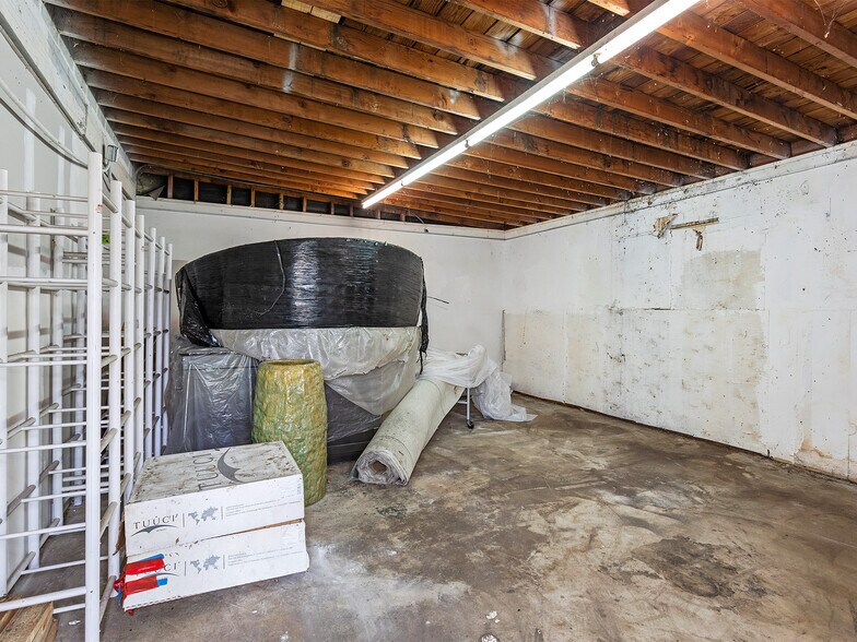 More Photos Of 10746 Magnolia Blvd, North Hollywood Medical For Sale