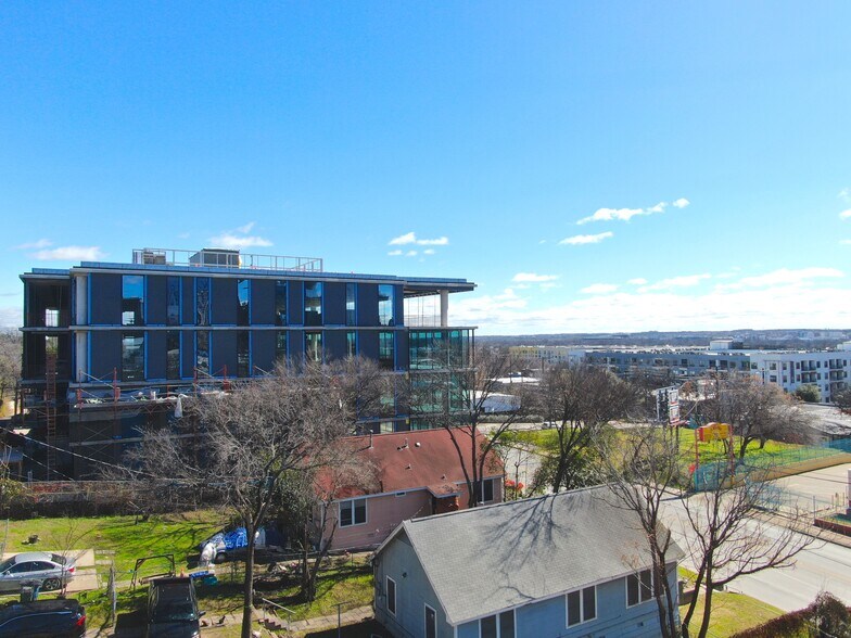 More Photos Of 902 E 7th St, Austin Office For Lease