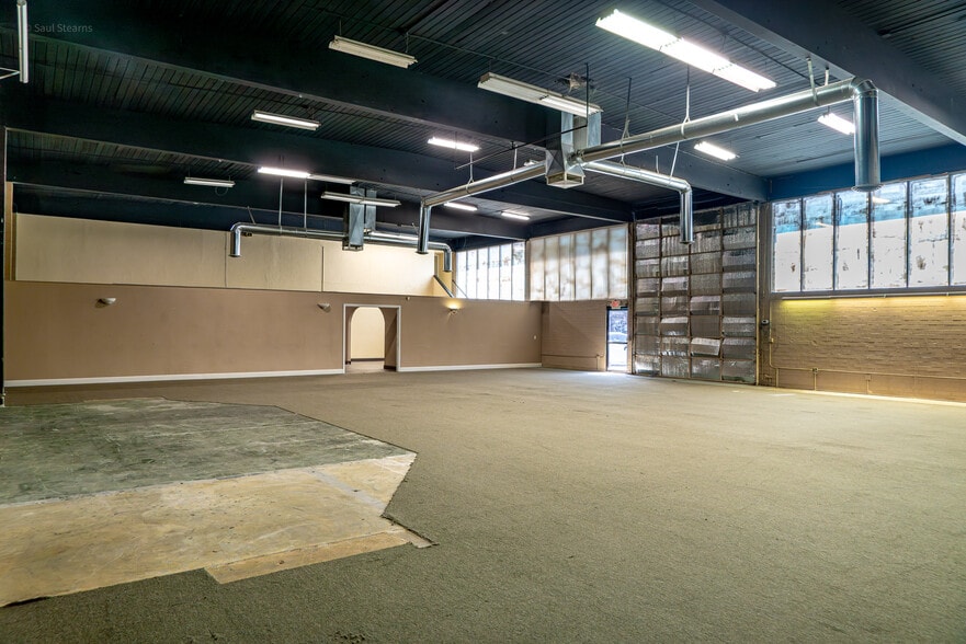 More Photos Of 820 S Central Ave, Medford Freestanding For Lease