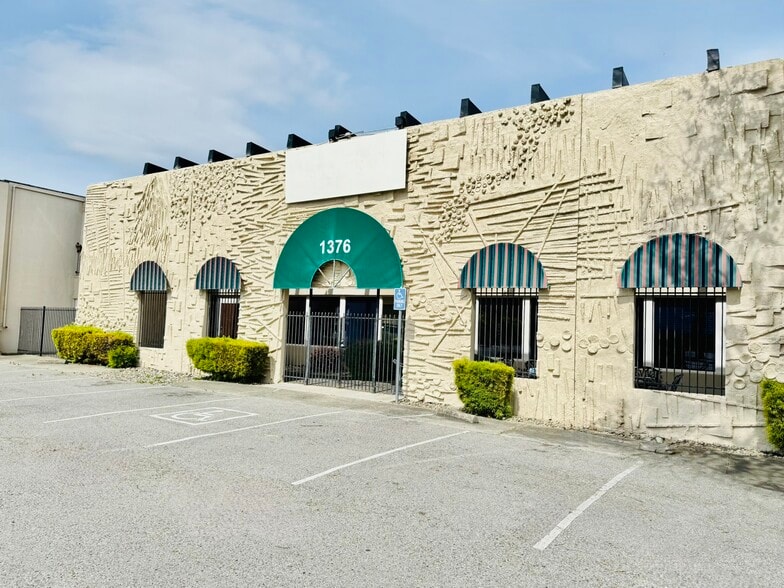 More Photos Of 1376 N 4th St, San Jose Light Distribution For Sale