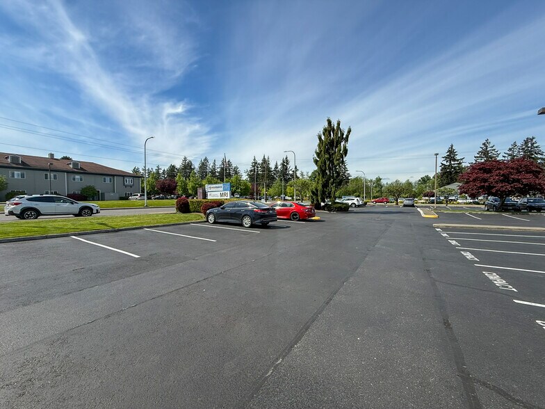 More Photos Of 910 S Scheuber Rd, Centralia Medical For Lease