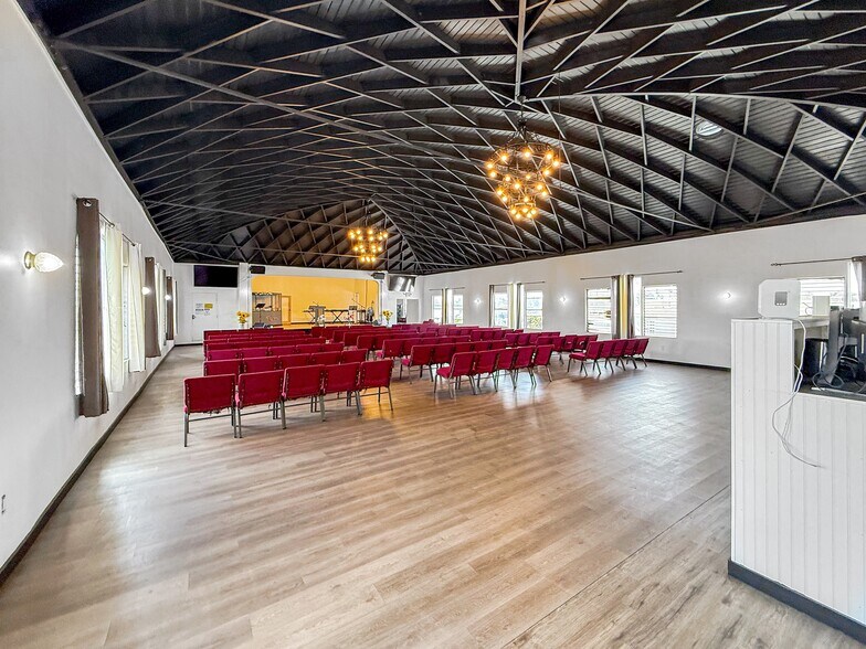 More Photos Of 7101 Menlo Ave, Los Angeles Specialty For Sale