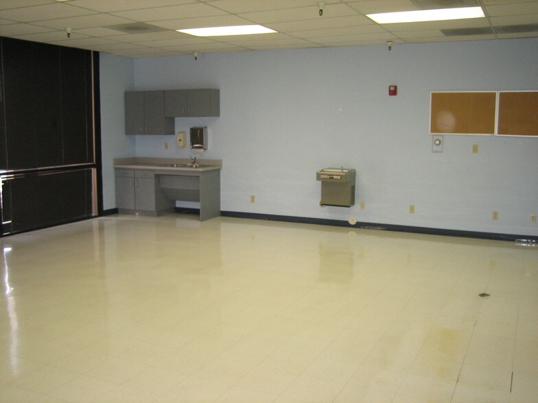 More Photos Of 3161 N 33rd Ave, Phoenix Research And Development For Lease