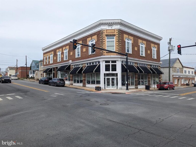 Primary Photo Of 201 George St N, Charles Town Office For Sale