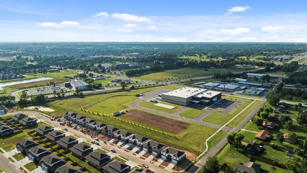 More Photos Of 753 W Pleasant Grove Rd, Rogers Self Storage For Sale