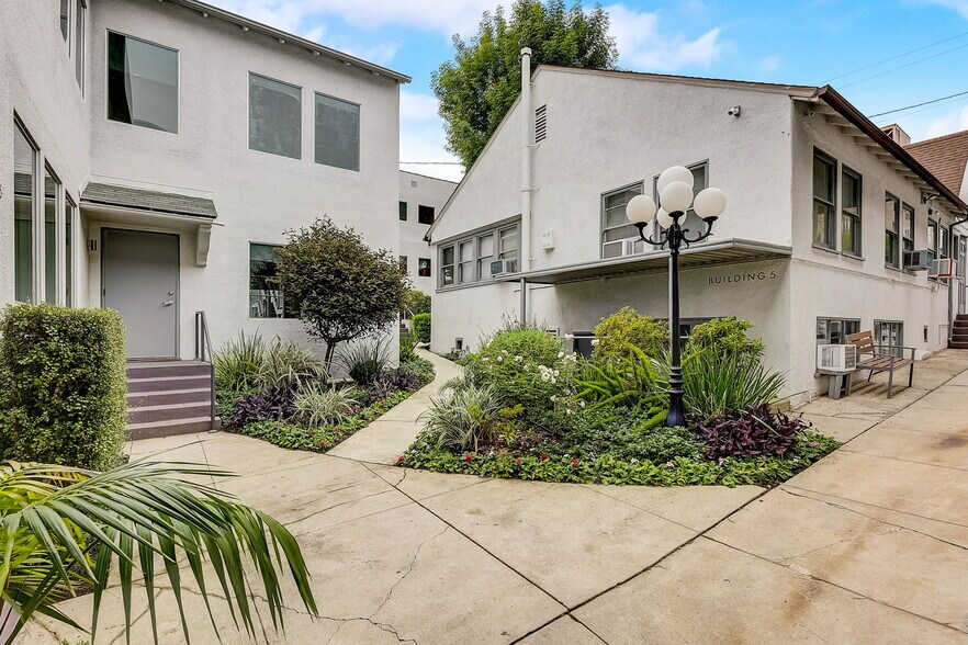 More Photos Of 201 N Occidental Blvd, Los Angeles Movie Radio TVStudio For Lease