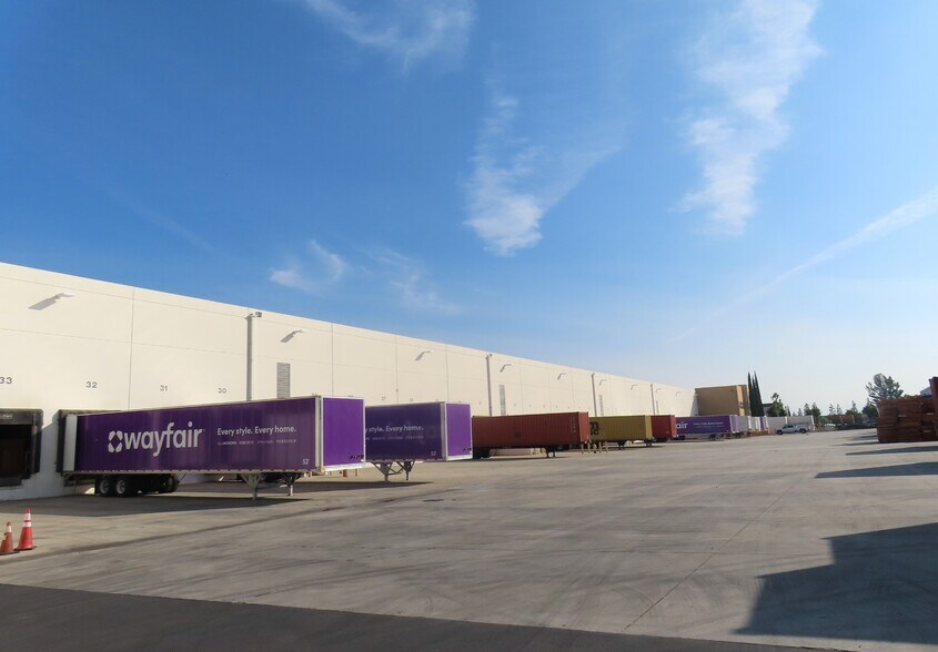 More Photos Of 13512 Marlay Ave, Fontana Warehouse For Lease