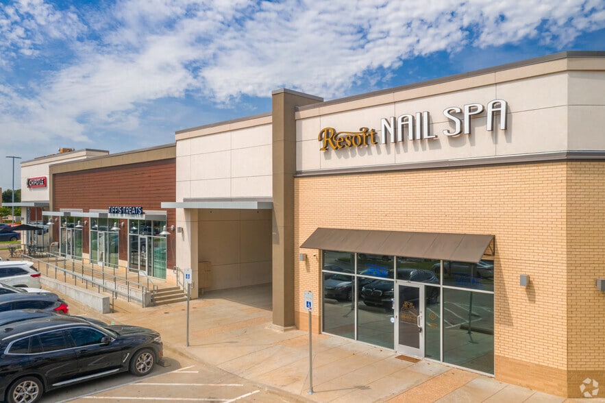 More Photos Of Colorado Blvd @ Fort Worth Ave, Dallas Unknown For Lease