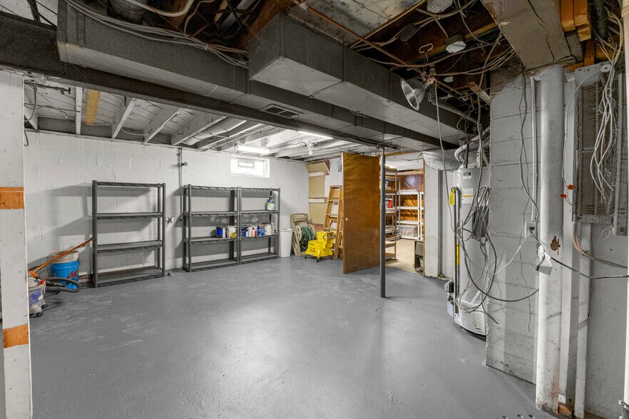 More Photos Of 6336 Fox Ave, Allen Park Office For Sale