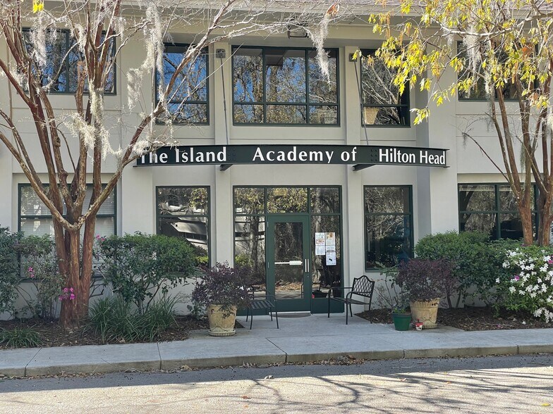 More Photos Of 5 Dunmore Ct, Hilton Head Office Residential For Sale