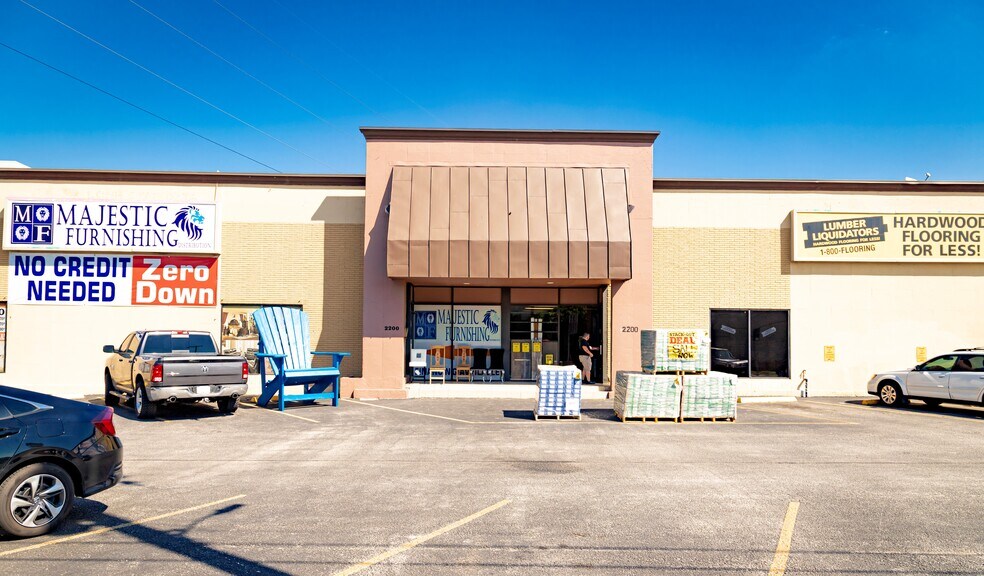 More Photos Of 2200-2206 NW Loop 410, San Antonio Warehouse For Lease