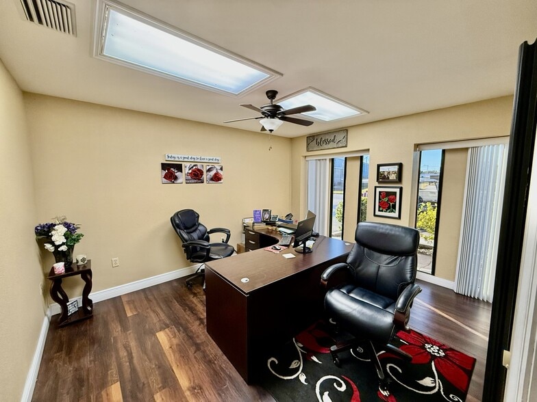 More Photos Of 605 W Brannen Rd, Lakeland Warehouse For Lease
