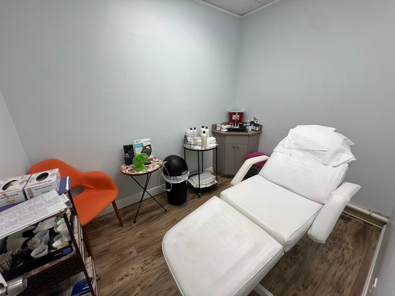 More Photos Of 3226-3230 W Kennedy Blvd, Tampa Storefront Retail Office For Sale