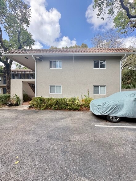 More Photos Of 1111 SW 4th St, Fort Lauderdale Apartments For Sale