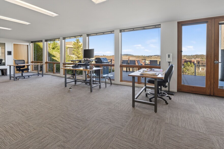 More Photos Of 4540 SW Kelly Ave, Portland Office For Sale