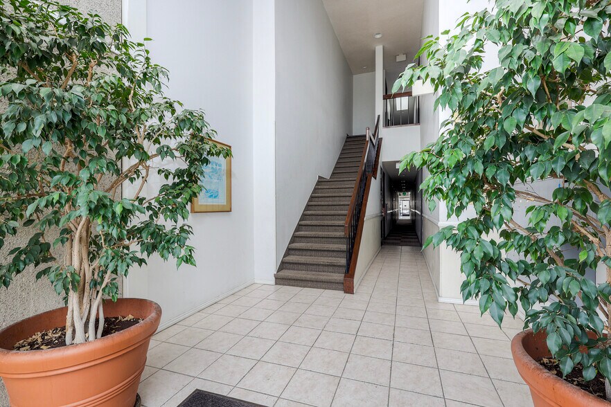 More Photos Of 5959 Mission Gorge Rd, San Diego Office For Sale
