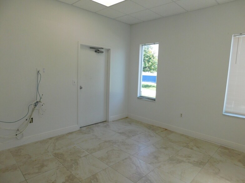 More Photos Of 5060 Industry Dr, Melbourne Manufacturing For Lease