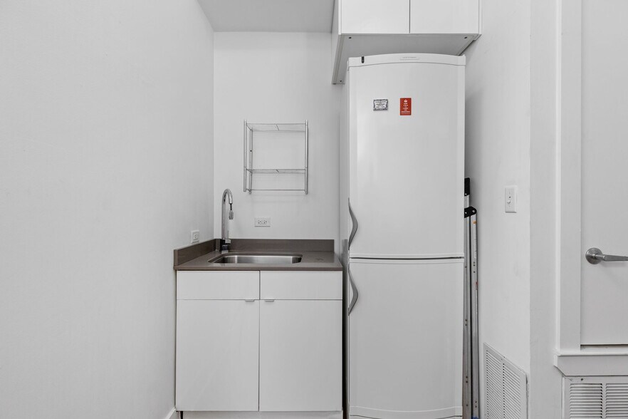 More Photos Of 508 E 53rd St, Austin Loft Creative Space For Sale