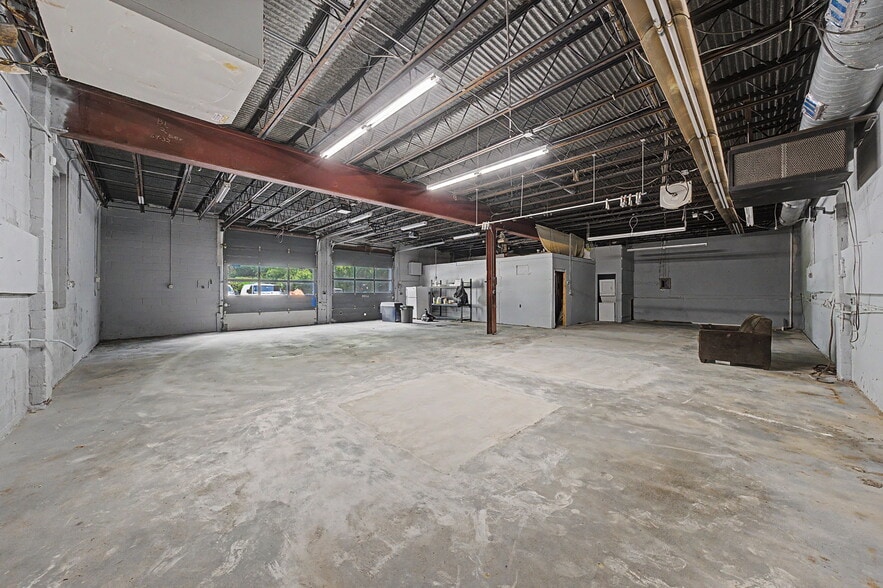 More Photos Of 23 Malcolm St, Morristown Industrial For Sale