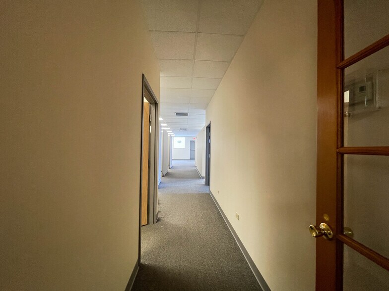More Photos Of 6252 N Lincoln Ave, Chicago Office For Lease