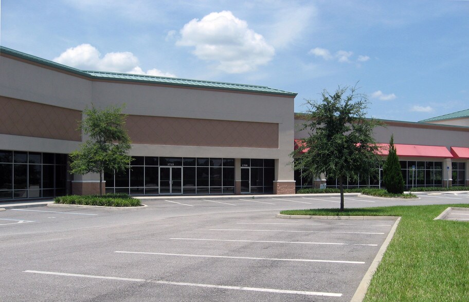 More Photos Of 1701-1729 Business Center Ln, Kissimmee General Retail For Lease