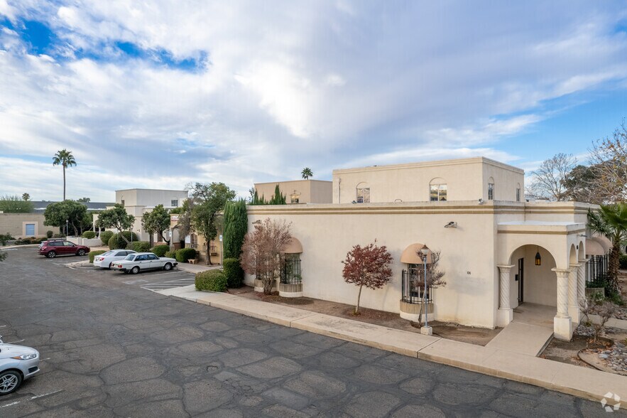 More Photos Of 5300 E Erickson Dr, Tucson Medical For Lease