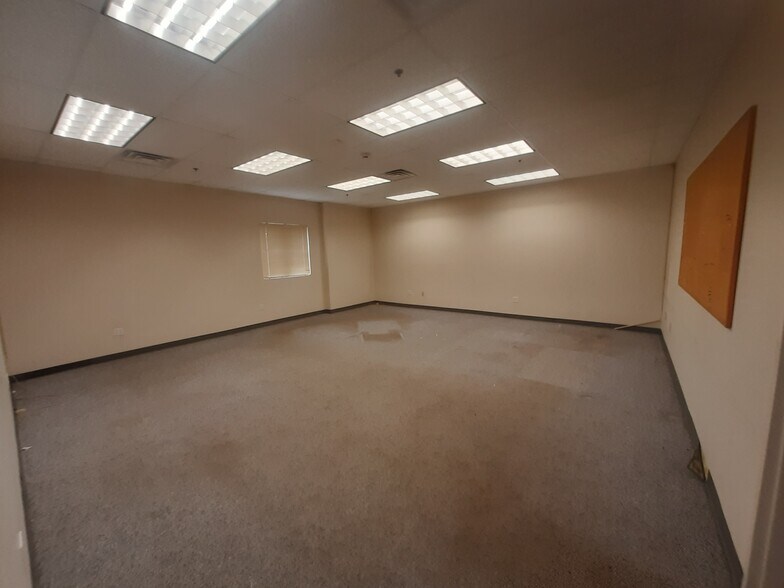 More Photos Of 176 5th Ave, Hawthorne Warehouse For Lease