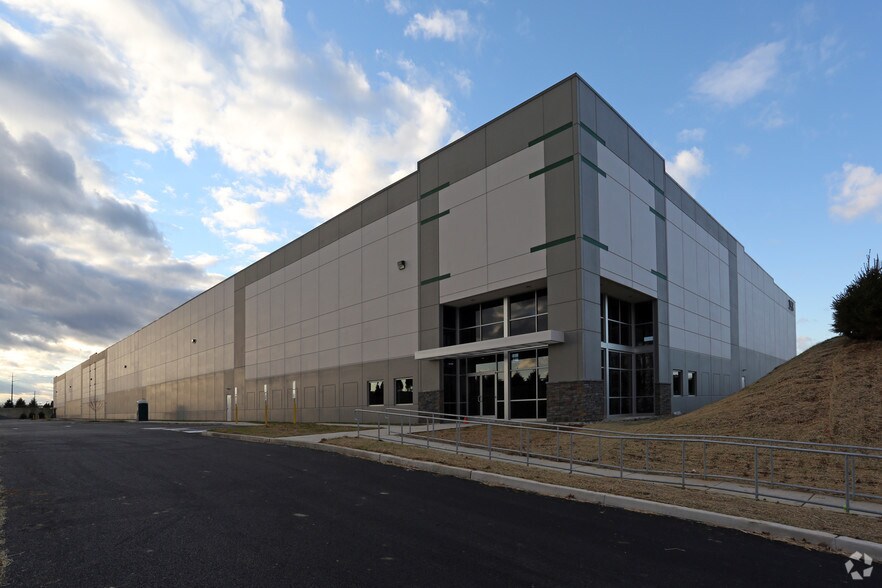 More Photos Of 2918 Schoeneck Rd, Macungie Warehouse For Lease