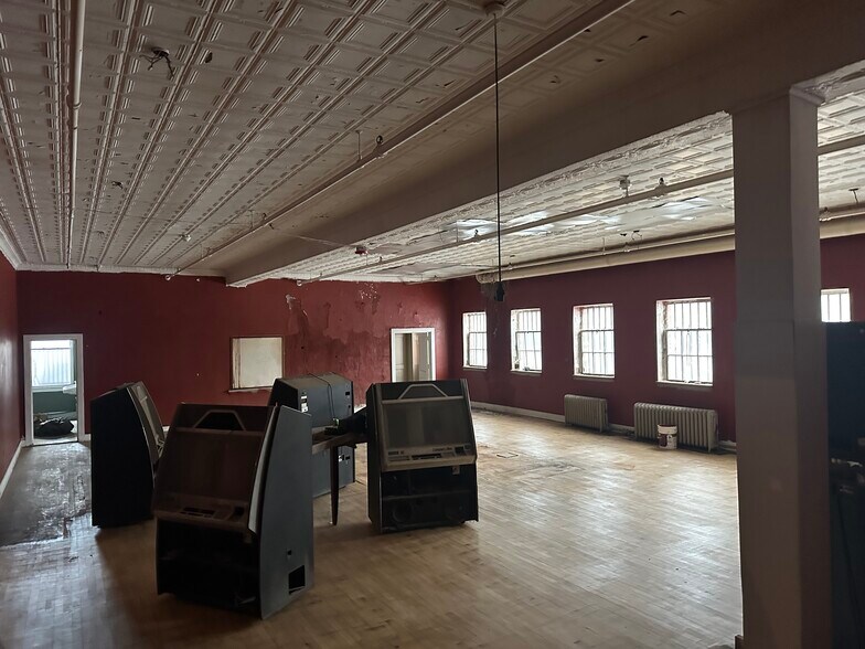 More Photos Of 976 Broadway, Buffalo Storefront For Lease