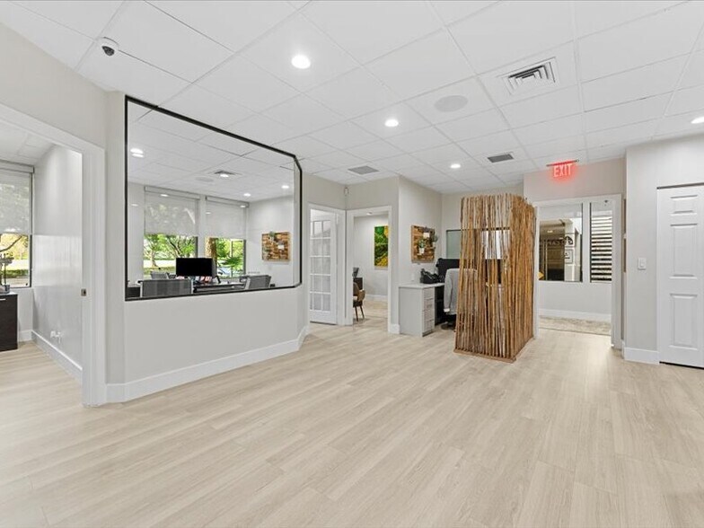 More Photos Of 2295 NW Corporate Blvd, Boca Raton Office Residential For Lease