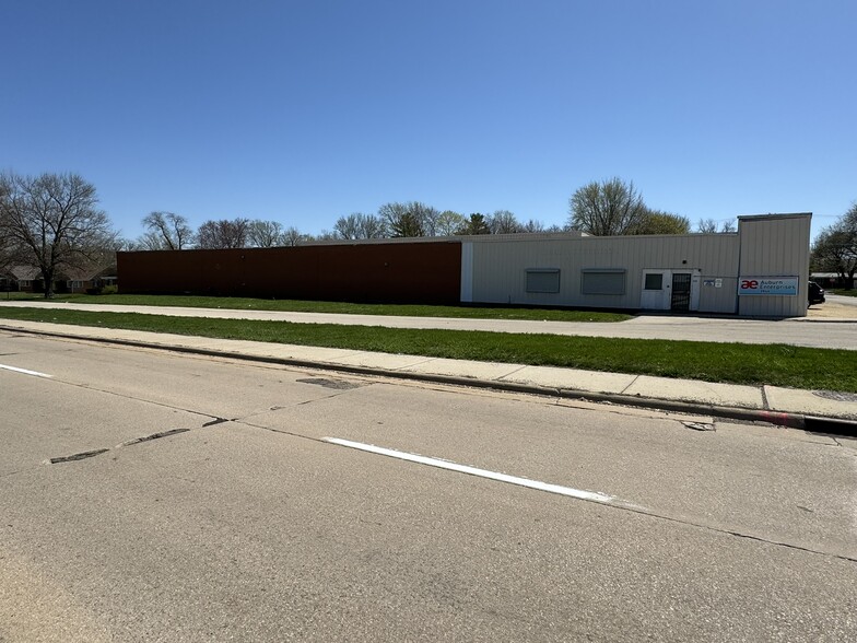 Primary Photo Of 3944 Auburn St, Rockford Warehouse For Lease